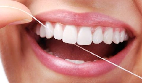 Clínica Dental Clidecem - Dentista de Confianza en Puente Genil - Hilo dental